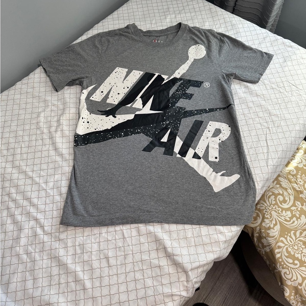 Nike Air Jordan Gray Graphic Tee